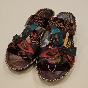 L'ARTISTE POLA Floral WEDGE Appliqué Sandals - Brown, Teal, Red SIZE 40